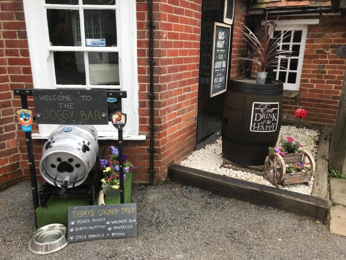 Bed and Breakfast The Coach And Horses Winchester Exterior foto