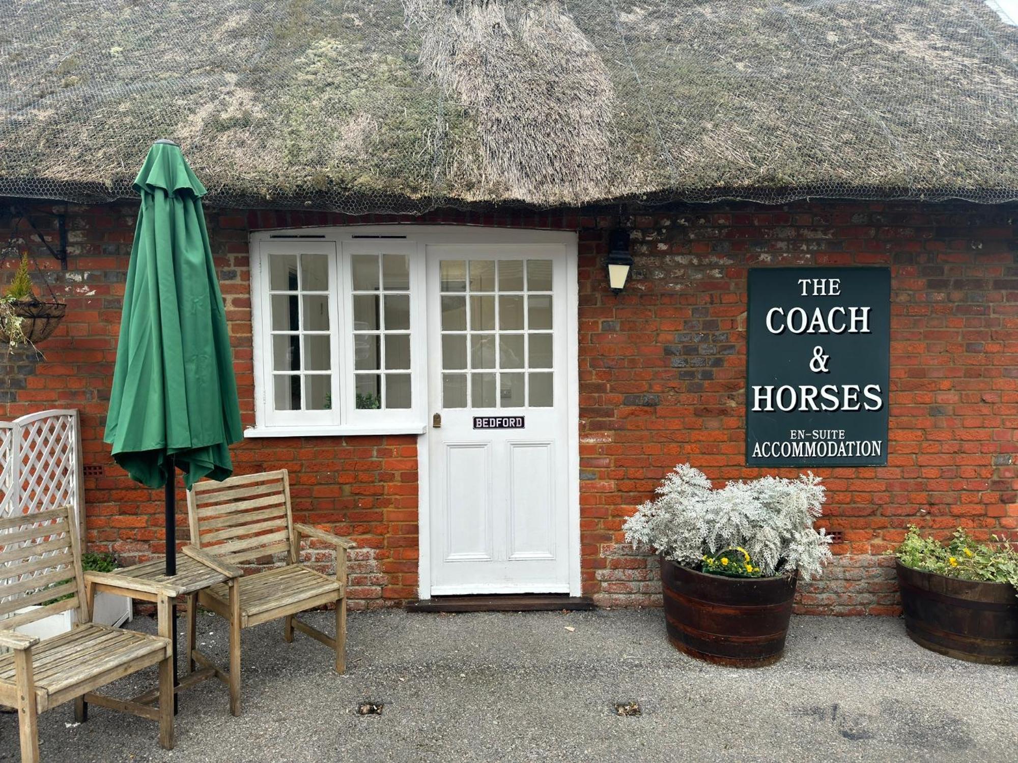 Bed and Breakfast The Coach And Horses Winchester Exterior foto